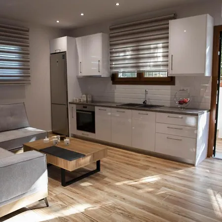 Viewing Garden Apartman